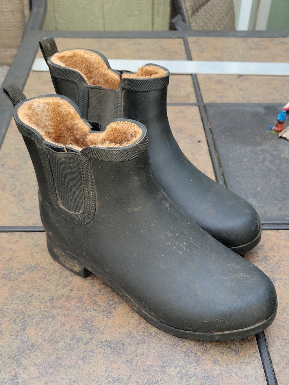 Black Fleece-Lined Chelsea Rain Boots